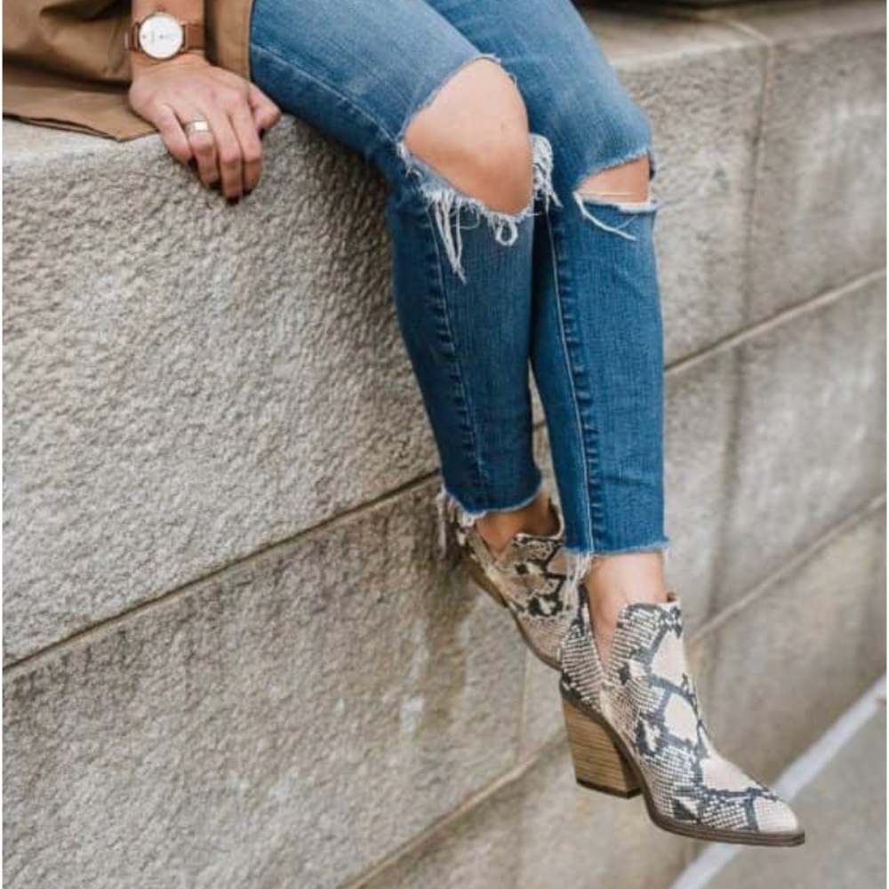 Vince Camuto booties size 7